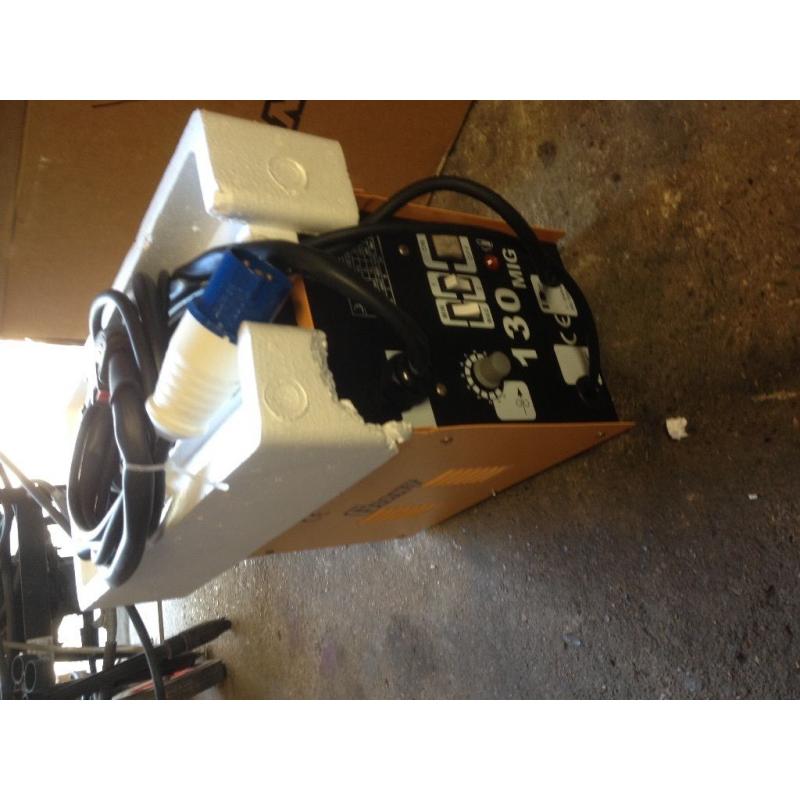 New 130 gas less mig welder