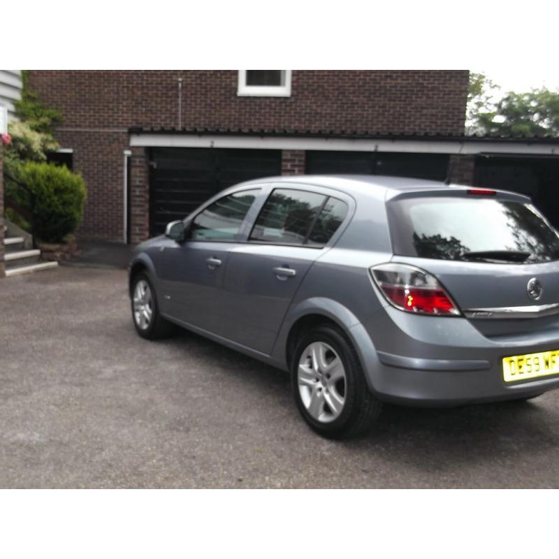 2009 (59) Vauxhall Astra 1.6, 5 Door Hatchback (Stunning Condition)