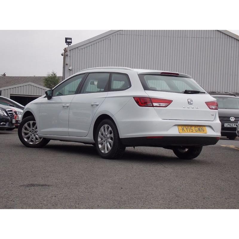 SEAT Leon 1.6 TDI CR SE (Tech Pack) ST 5dr (start/stop) (white) 2015