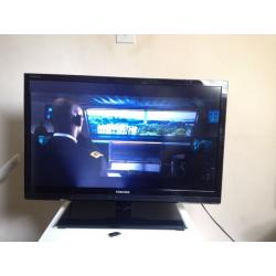 Toshiba smart tv with built in freesat and free view 32"