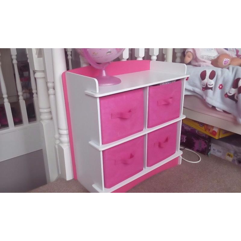 Chest of drawers