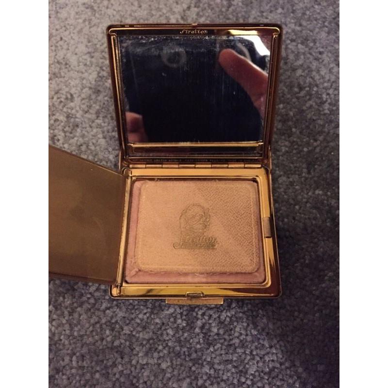 Stratton compact