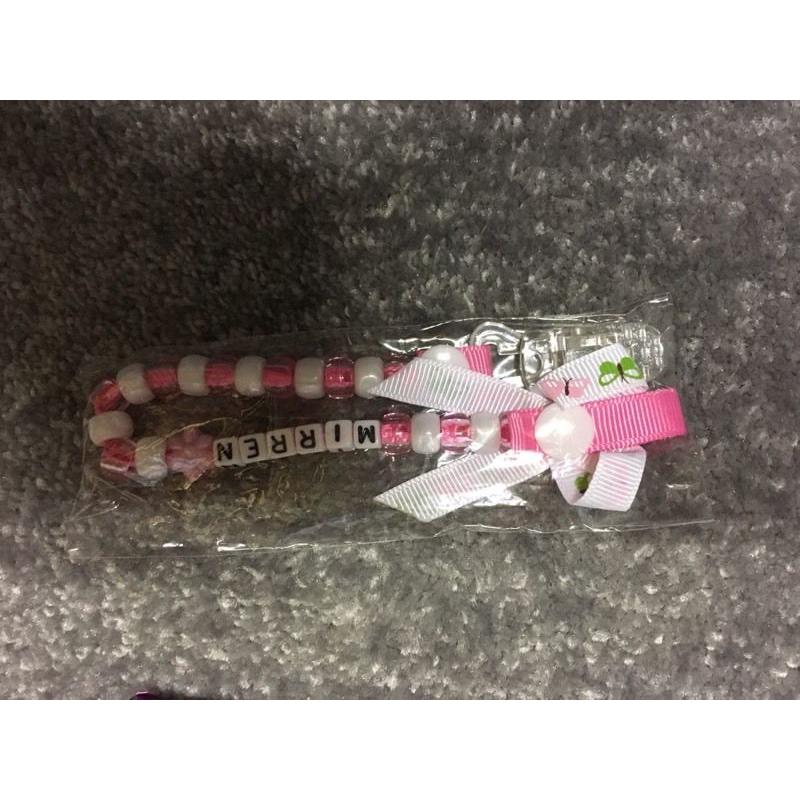 Dummy clip in pink for the name 'MIRREN'