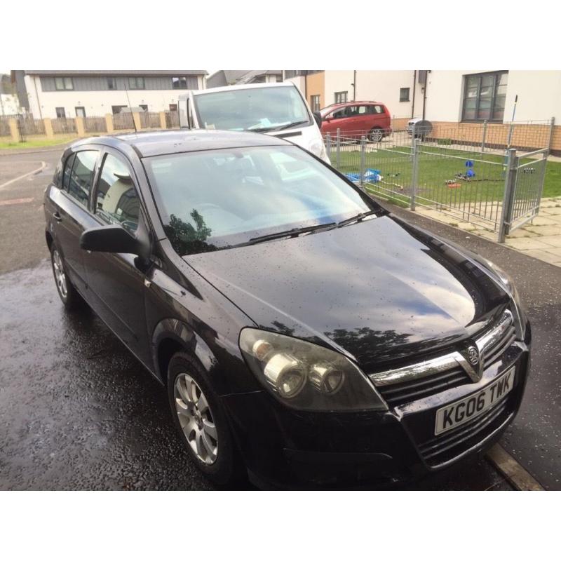 Vauxhall Astra 1.6 petrol 2006 year - Spare Parts