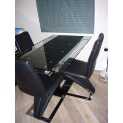 ENZA EXTENDING GLASS CHROME DINING ROOM TABLE & 4 Z CHAIRS.