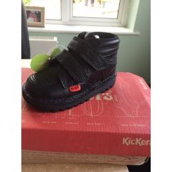 Kickers infant dryly size 5