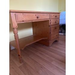 Pine ducal desk