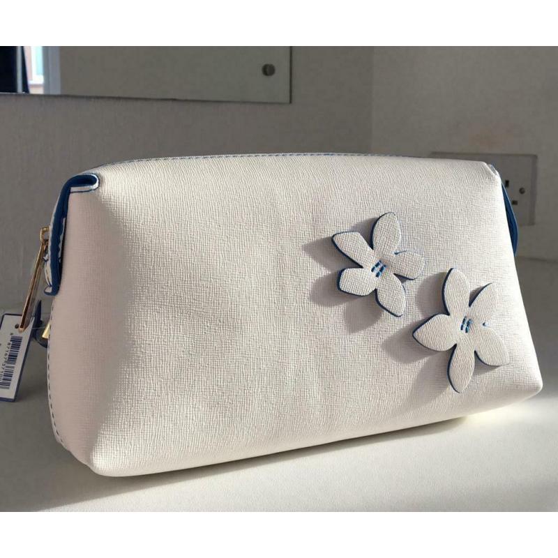 Est?e Lauder White Makeup Cosmetics Bag